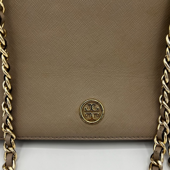 Tory Burch Tan Crossbody Purse with Adjustable Gold-Toned Chain Strap. - Picture 5 of 11